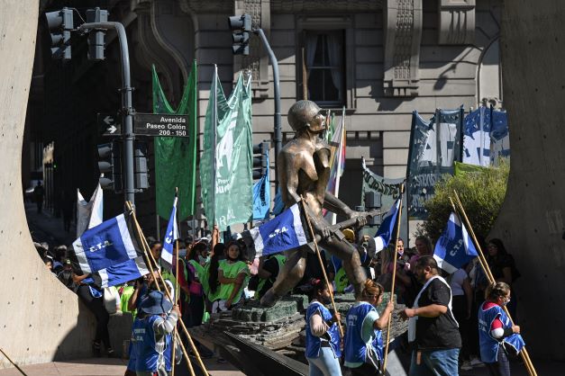 Marcha por el canal Magdalena